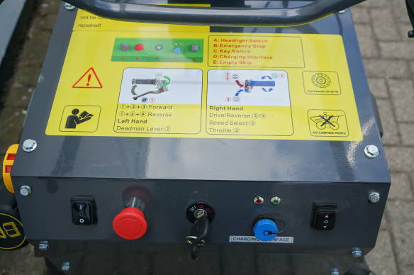 Delta-Competent elektronischer Minidumper mit hydr. Kippfunktion Schubkarre Knickgelenkt 300kg