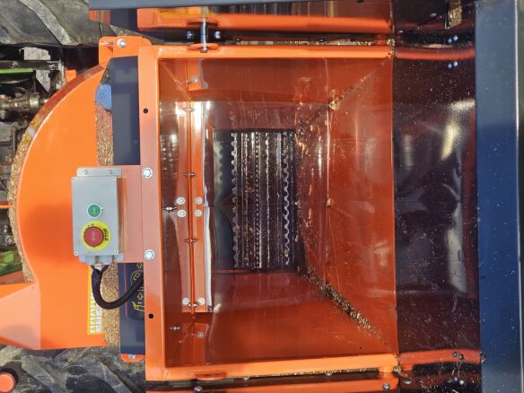 Delta-Competent Holzhäcksler BX102RS