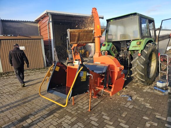 Delta-Competent Holzhäcksler BX102RS